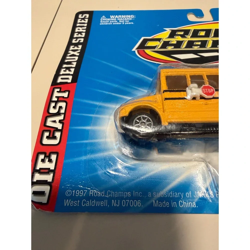 Vintage 1997 Road Champs Die Cast Deluxe Series International School Bus 5905